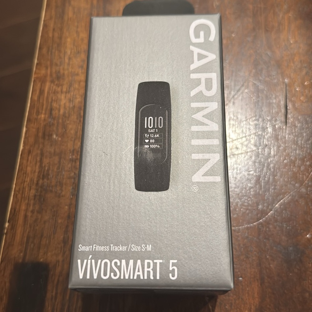 Garmin VIVOSMART 5 Black Smartwatch with Sleek Design and Fitness Tracking - Picture 4 of 5